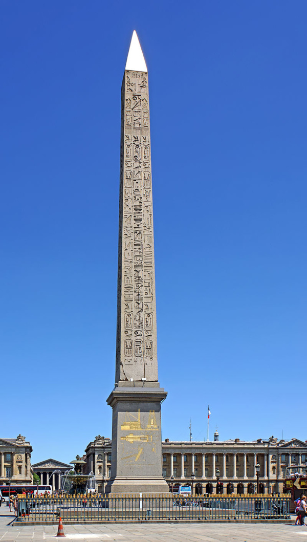 L'obélisque de Louxor, place de la Concorde, Paris | Source photo : Par Dennis Jarvis from Halifax, Canada — France-000122 - Luxor Obelisk, CC BY-SA 2.0, https://commons.wikimedia.org/w/index.php?curid=34808462