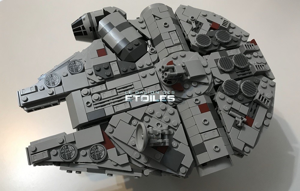 Millennium Falcon Star Wars LEGO 75375, construction terminée | Photo @ 2024 Koyolite Tseila, collection personnelle