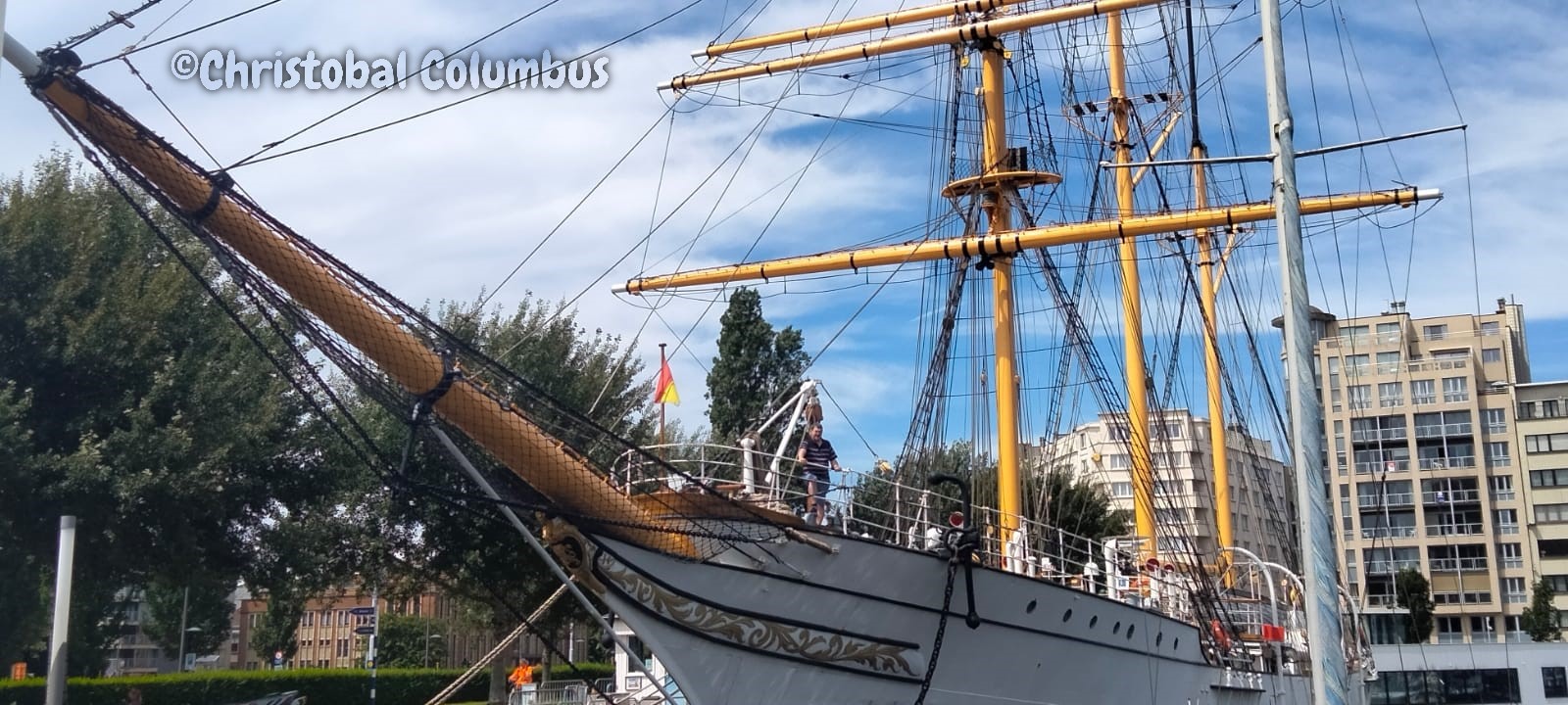 Votre dévoué historien maritime du Galion sur la proue du Mercator | Photo @ 2024 Christobal Columbus