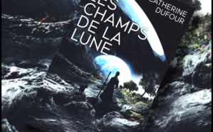 Les Champs de la Lune @ 2024 Robert Laffont | Illustration de couverture @ Aurélien Police