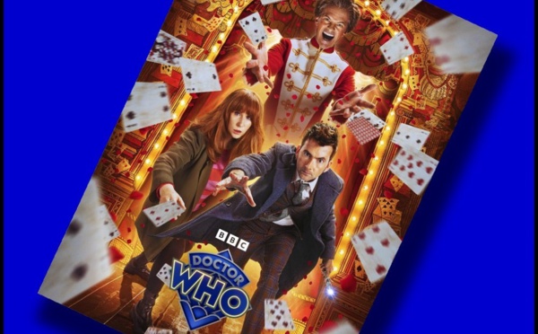 Doctor Who : The Giggle, poster promotionnel @ 2023 BBC | By https://www.doctorwho.tv/news-and-features/doctor-whos-60th-anniversary-dates-revealed, Fair use, https://en.wikipedia.org/w/index.php?curid=75551827